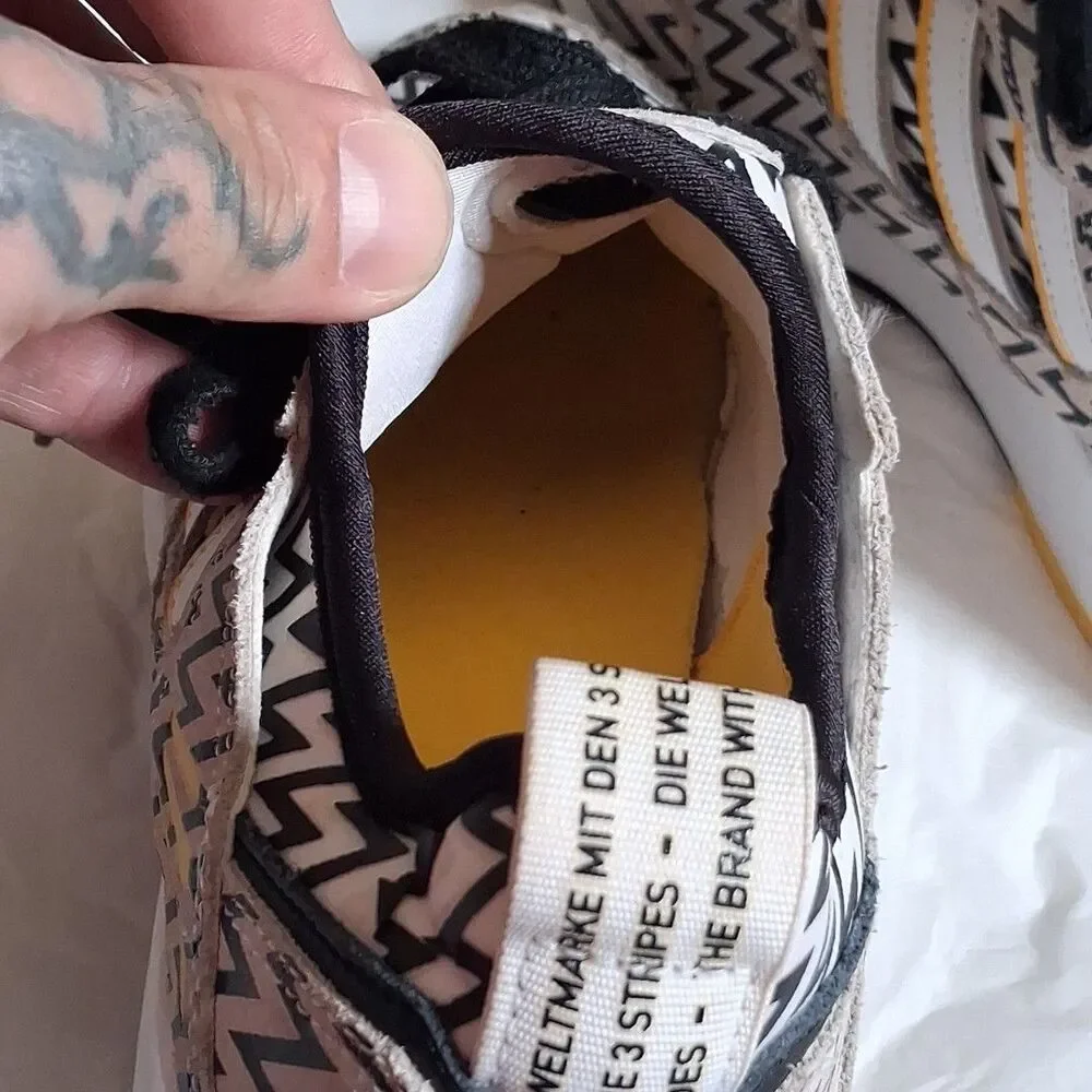 Adidas black / white zigzag pattern men's shoes size 7 yellow lining SHW 675001